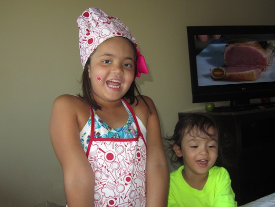 Yaya the chef and her little brother