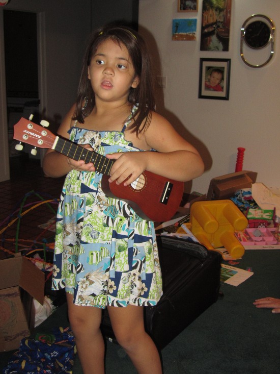 Folk musician Yaya on the ukulele