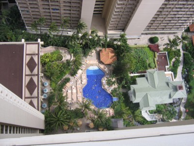 Tapa pool from the 33rd floor (gayat!)