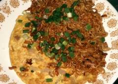 Fried Noodles With Omelette