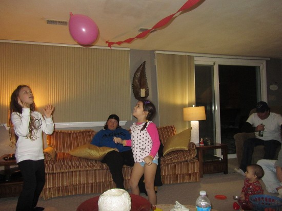Yaya and Grace play balloon volleyball