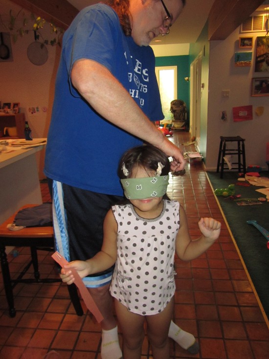 Papa ties on the blindfold