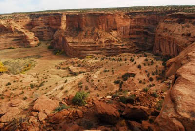 The canyon where the White House was located (right)